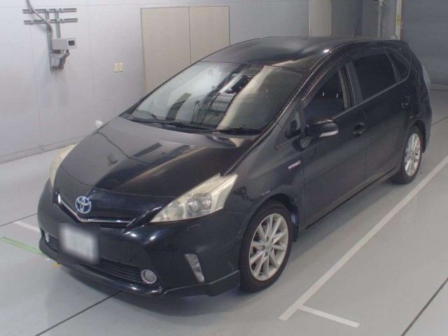 30384 Toyota Prius alpha ZVW41W 2012 г. (CAA Chubu)